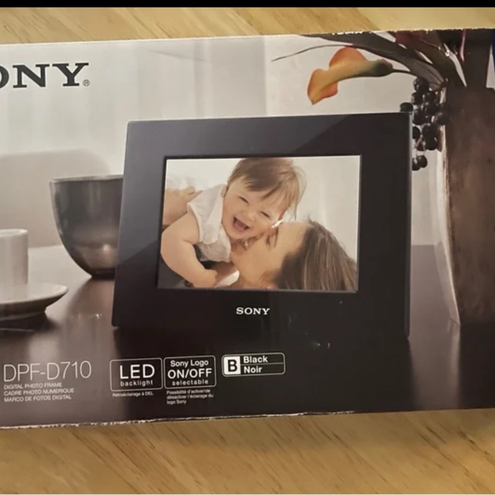 NEW SONY DIGITAL PHOTO FRAME